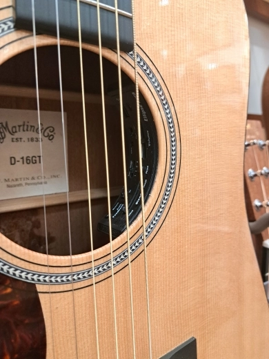 Martin D-16GT LEFT Handed 2